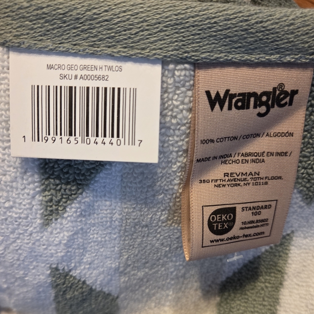 Nwot Wrangler Green and Cream Set Of 2 Hand Towels - Picture 2 of 3